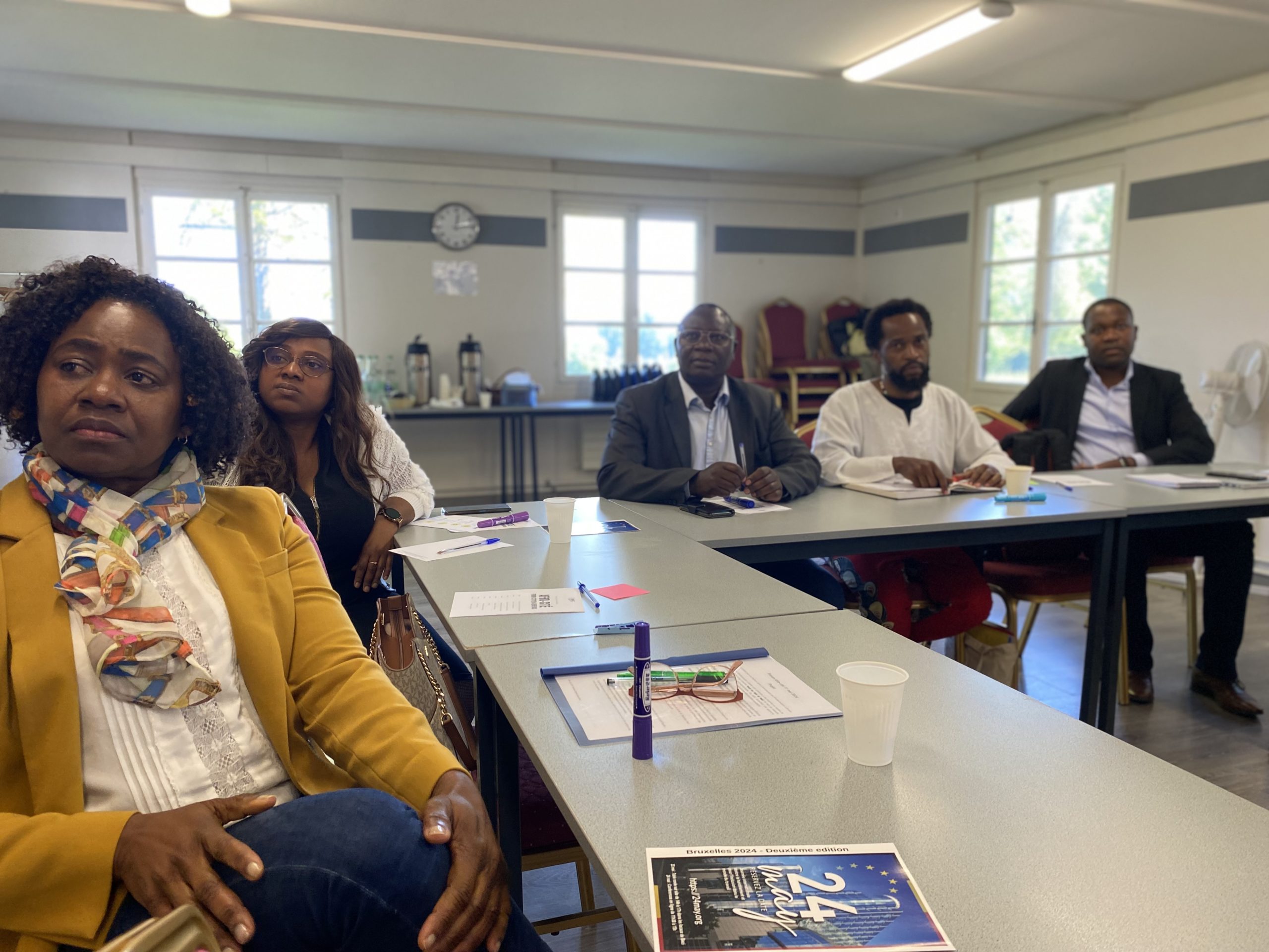 Participant.e.x.s du forum Afro-Cité qui écoutent la restitution des idées sur la santé des Afrodescendant.e.x.s à Genève